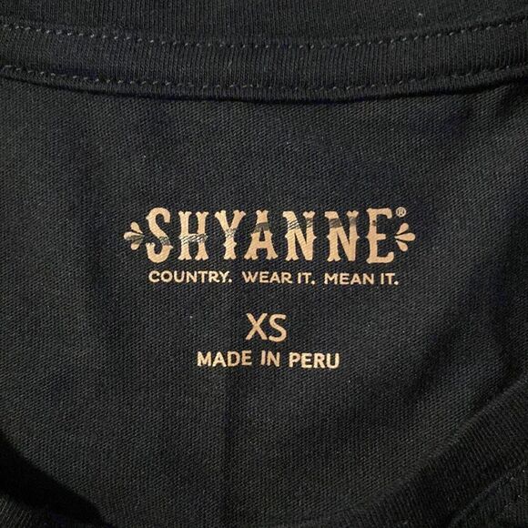 SHYANNE WOMEN'S FRINGE WITH BENEFITS GRAPHIC MUSCLE TEE - Picture 4 of 4